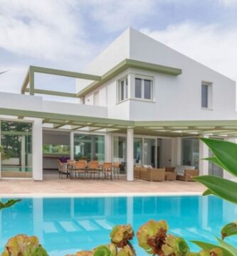 Villas de lujo en Menorca para tus vacaciones: privacidad, confort y mar azul en una sola estancia perfecta