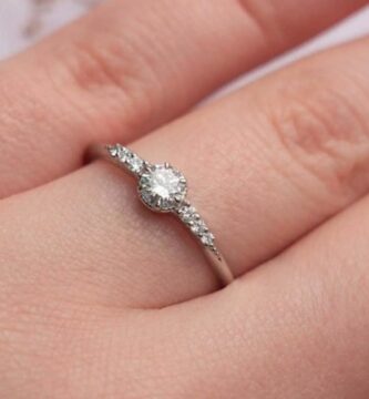 Elegancia contemporánea con brillo inteligente para vestir con confianza